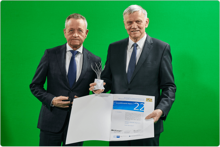 dr adalber hubert receives a Bavarian innovation award for schlenk's pigment